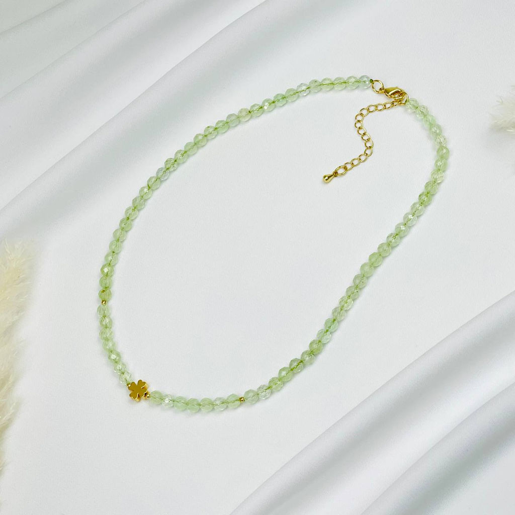 Колье из Пренита со вставкой "Клевер" 43 см +