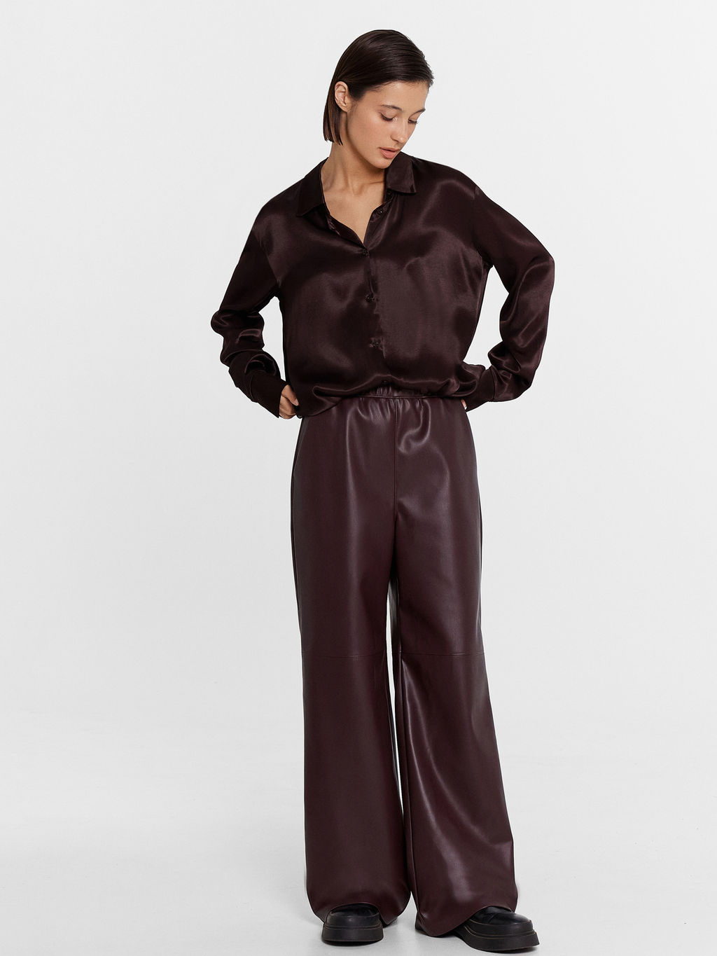 Брюки женские винно-красные из экокожи
