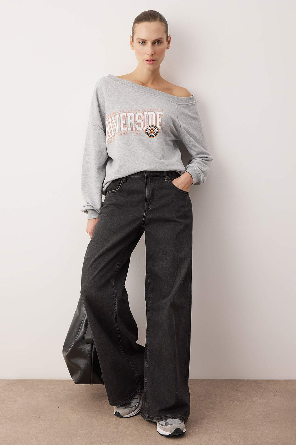 Gri Melanj Antrasit Slogan Bask?l? Ac?k Omuzlu Orme Sweatshirt TWOAW26SW00201