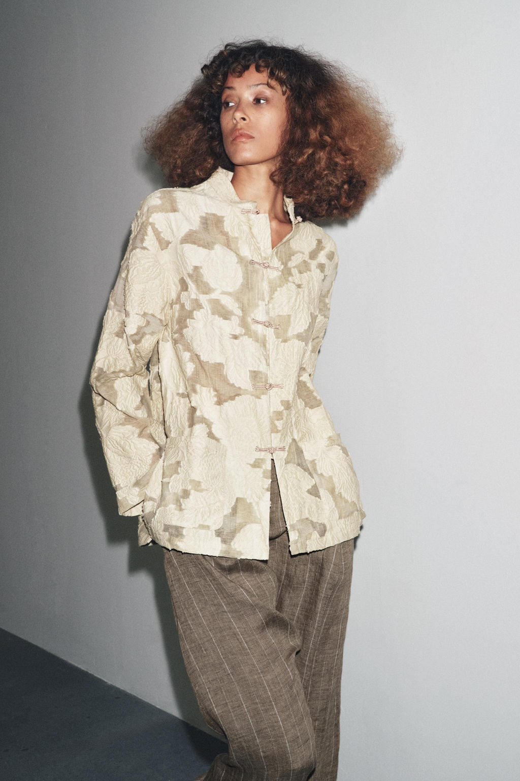 LIMITED EDITION FLORAL JACQUARD KIMONO