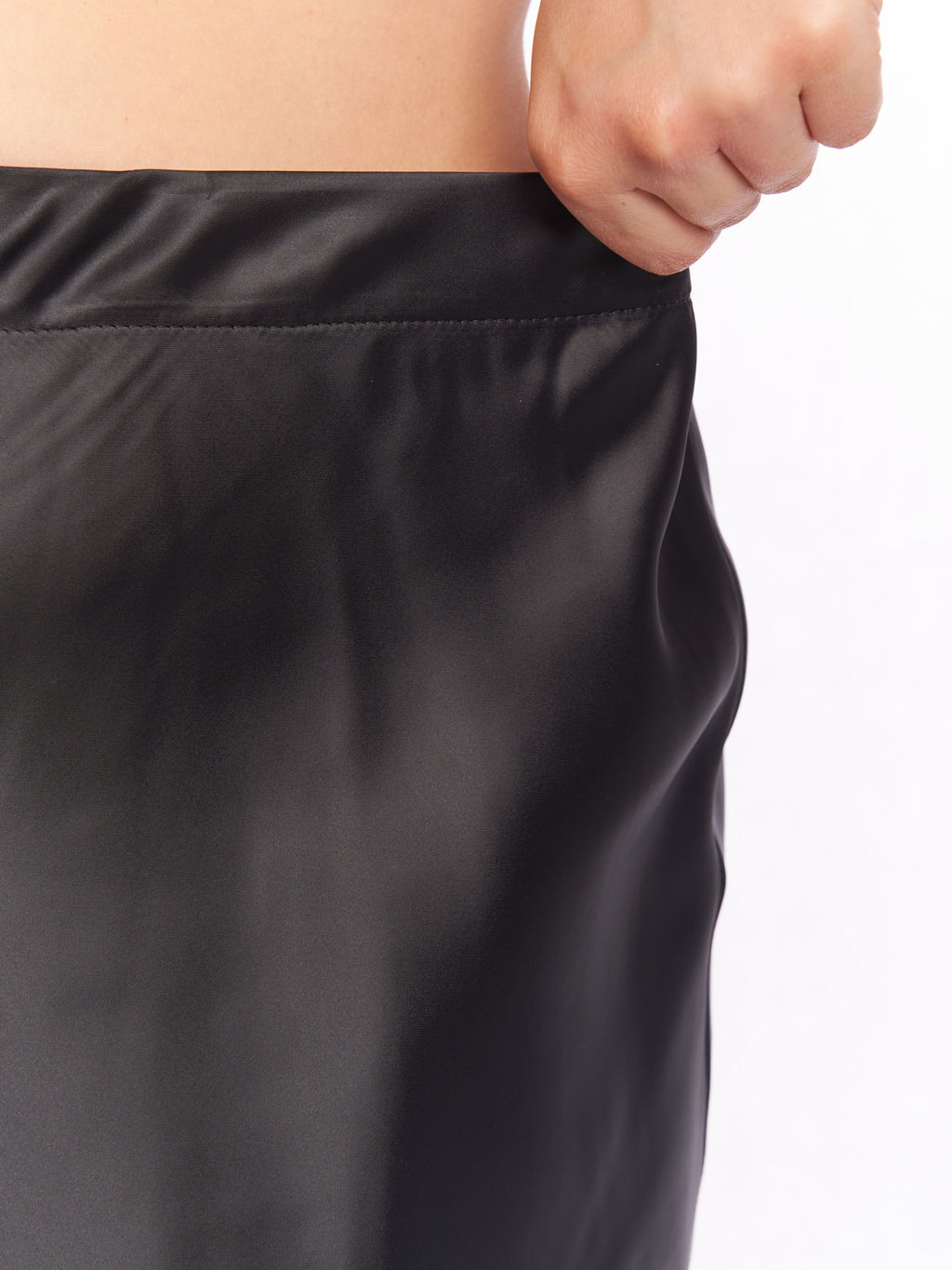 Атласная черная юбка TUB20537BLK01 - Артесса фото 4