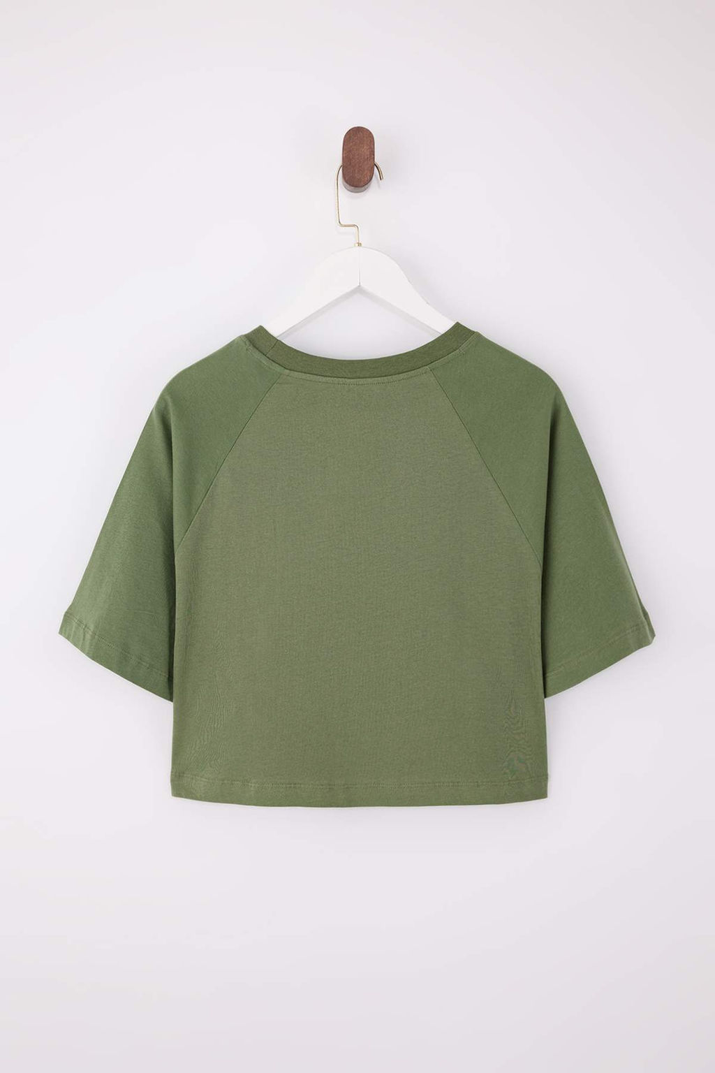 Wardrobe Essentials-Haki Boxy/Rahat Kal?p K?sa Kollu Crop %100 Pamuk Orme T-Shirt TWOSS26TS00006