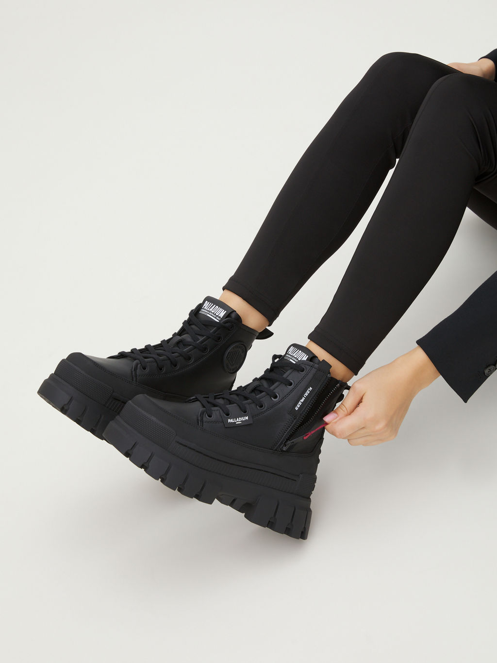 Женские ботинки PALLADIUM REVOLT BOOT ZIP LTH