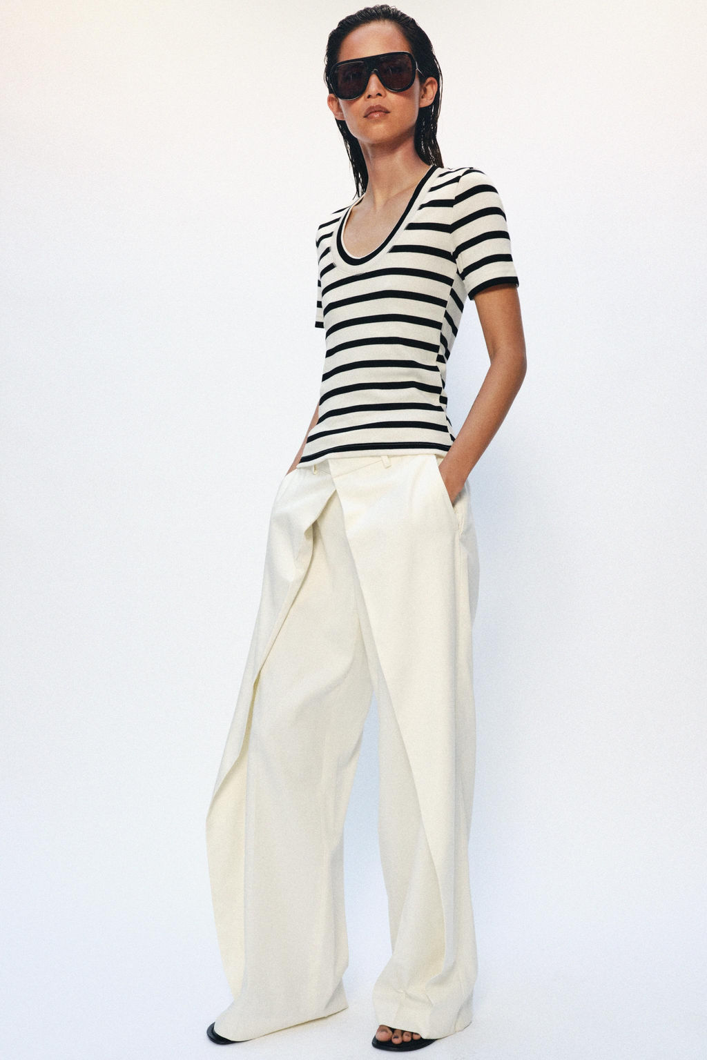 CAMISETA RIB ESCOTE REDONDO / Blanco / Negro