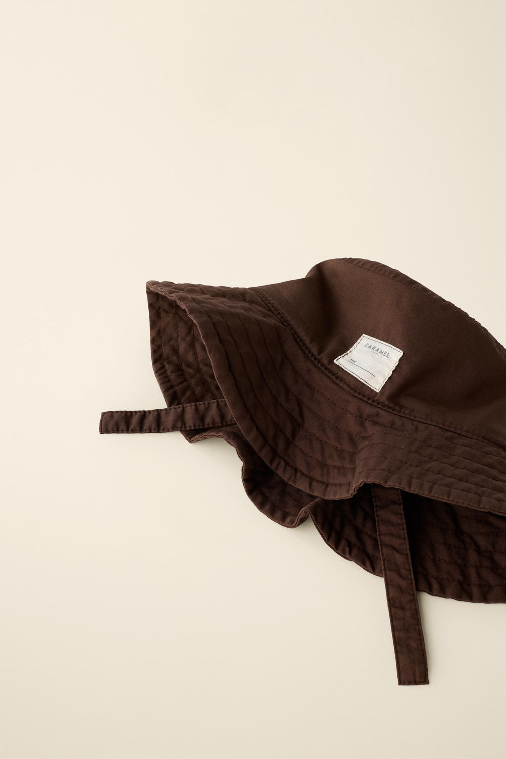 GORRO BUCKET CREATED BY CARAMEL LONDON X ZARA / Marr?n