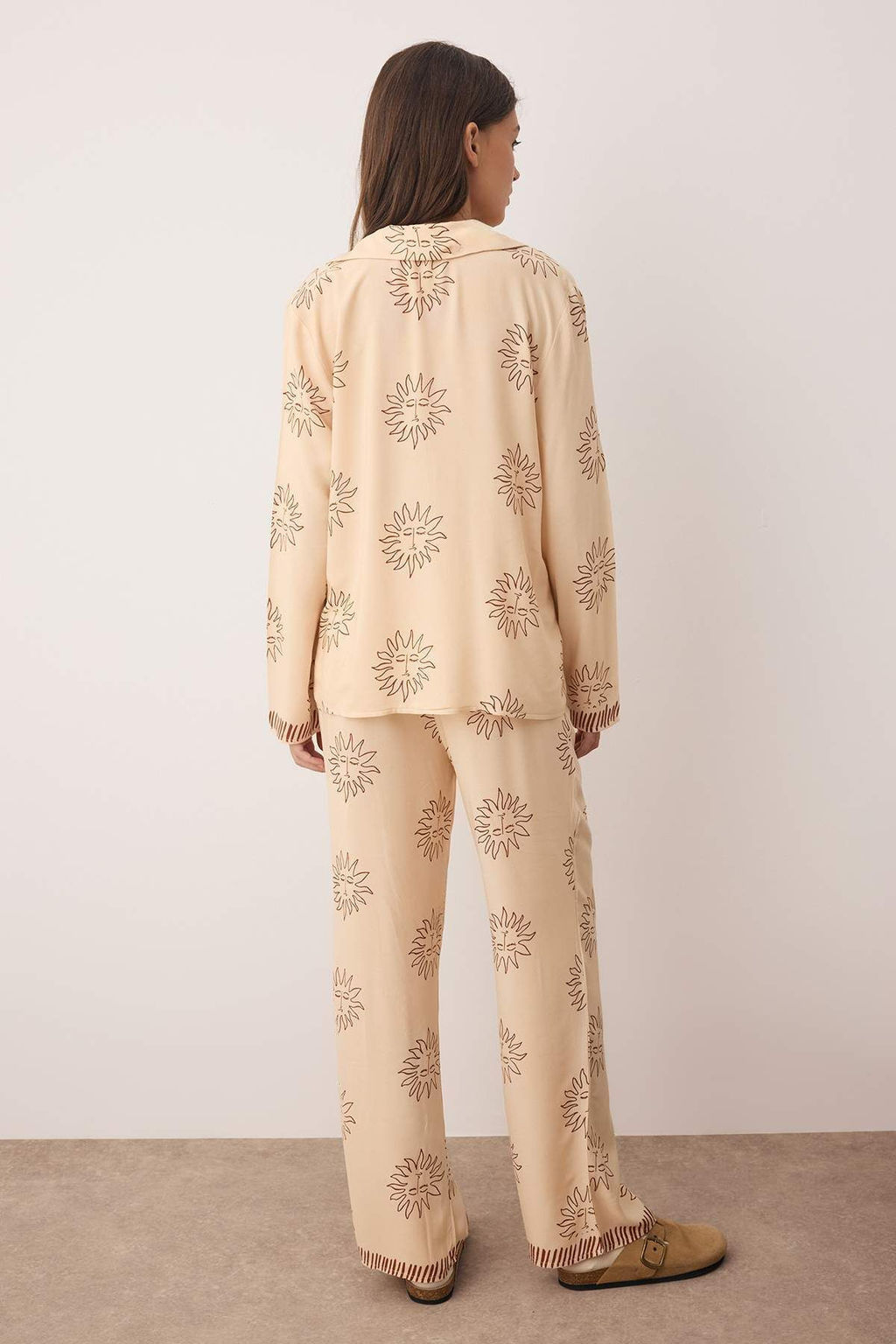 Koyu Bej Gunes Desenli Viskon Dokuma Pijama Tak?m? THMAW25PT00034