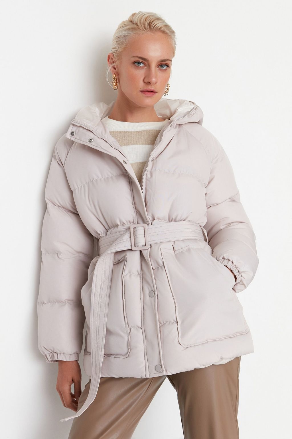 TRENDYOLMILLA Siyah Regular Kapusonlu Kemerli Su Itici Sisme Mont TWOAW23MO00188 фото 16