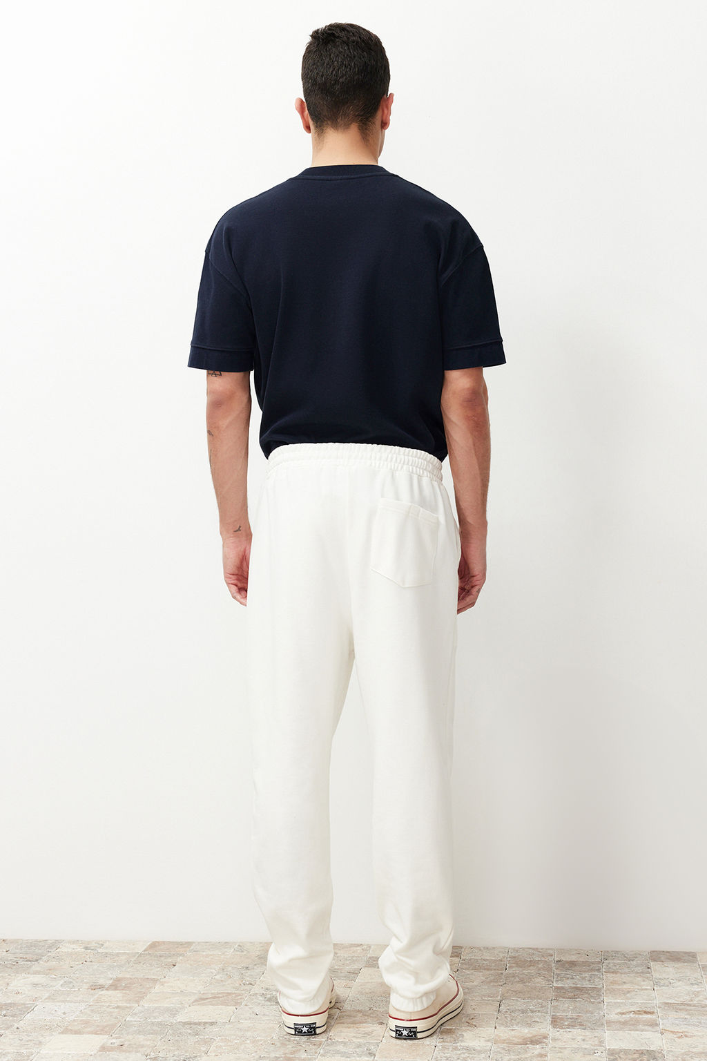 TRENDYOL MAN Ekru Regular Fit Etiket Aplikeli Cepleri Dikisli Esofman Alt? TMNSS23EA00010 - Trendyolmilla фото 19