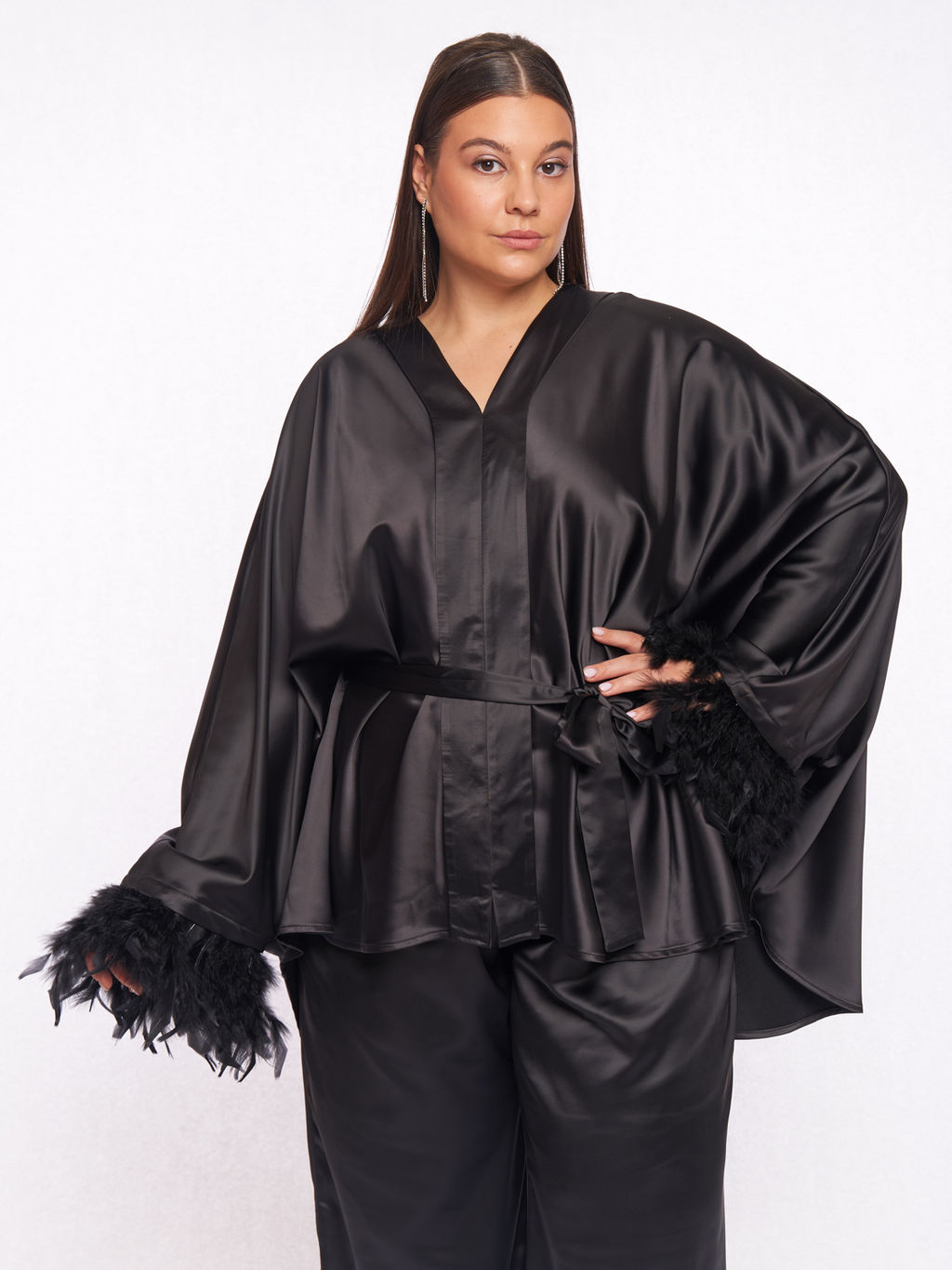 Блузка атласная с перьями TBL73637BLK01 - Артесса фото 2