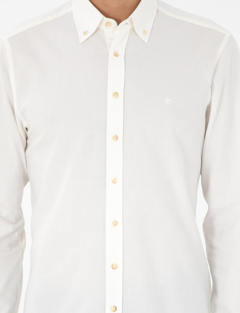 Белая приталенная рубашка с длинным рукавом