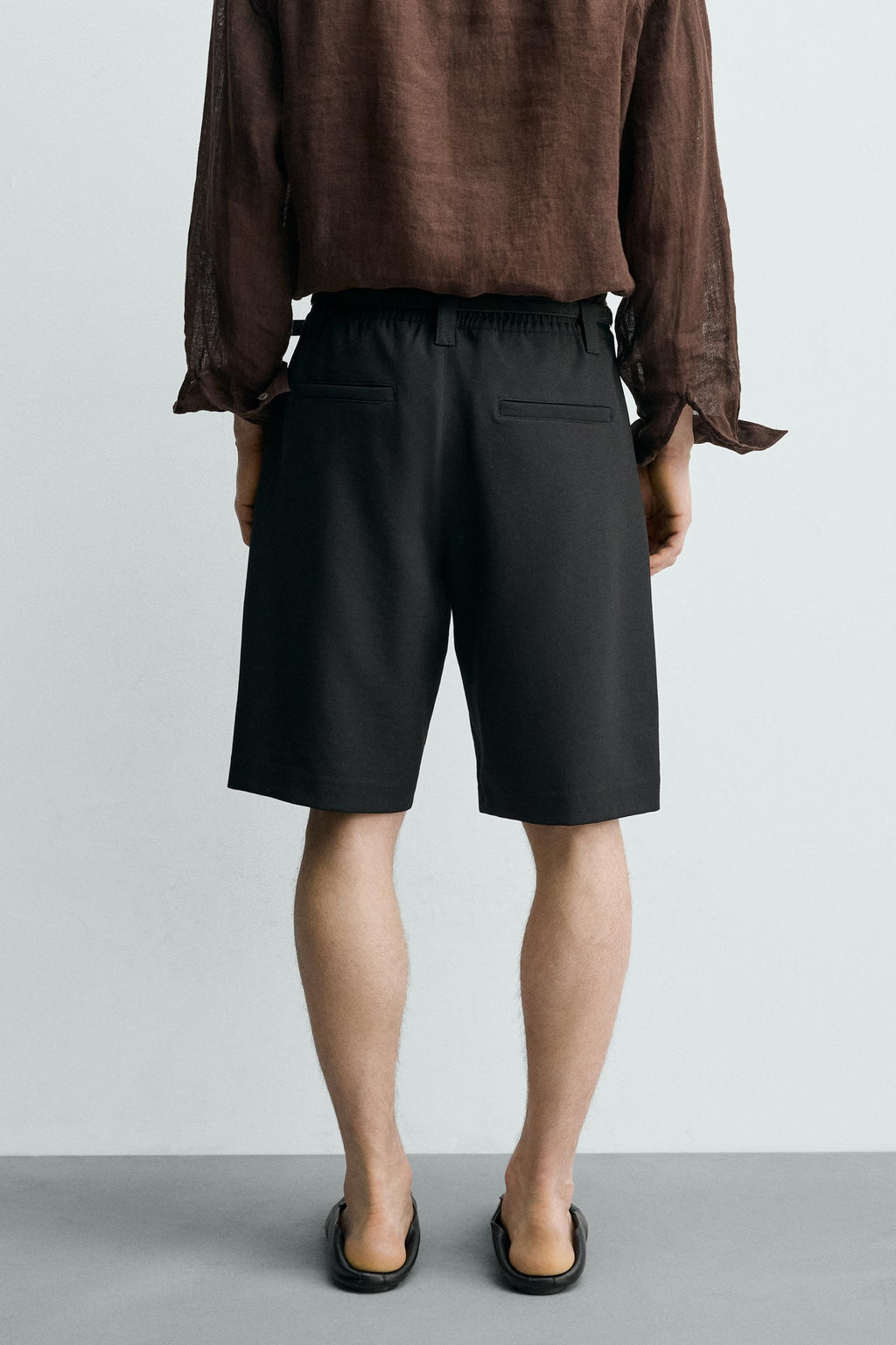 BERMUDA RELAXED FIT PLIEGUES LATERALES / Negro - Zara фото 3