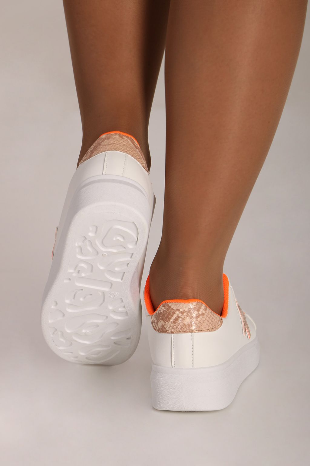 Кроссовки белые с оранжевым