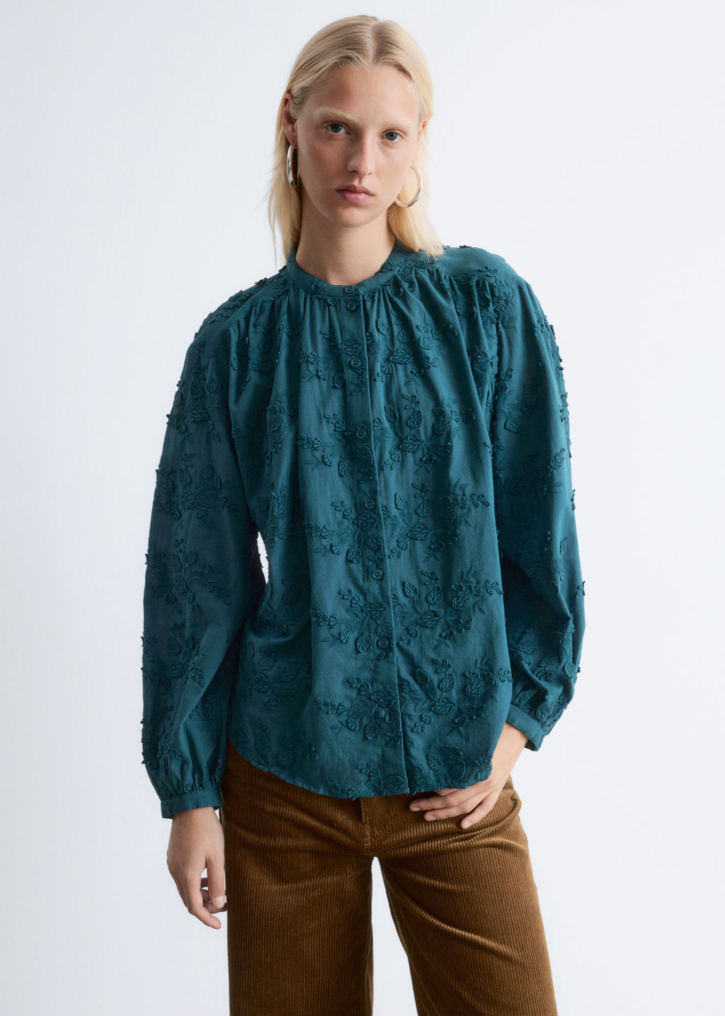 Blusa voluminosa con apliques florales - H&m фото 7