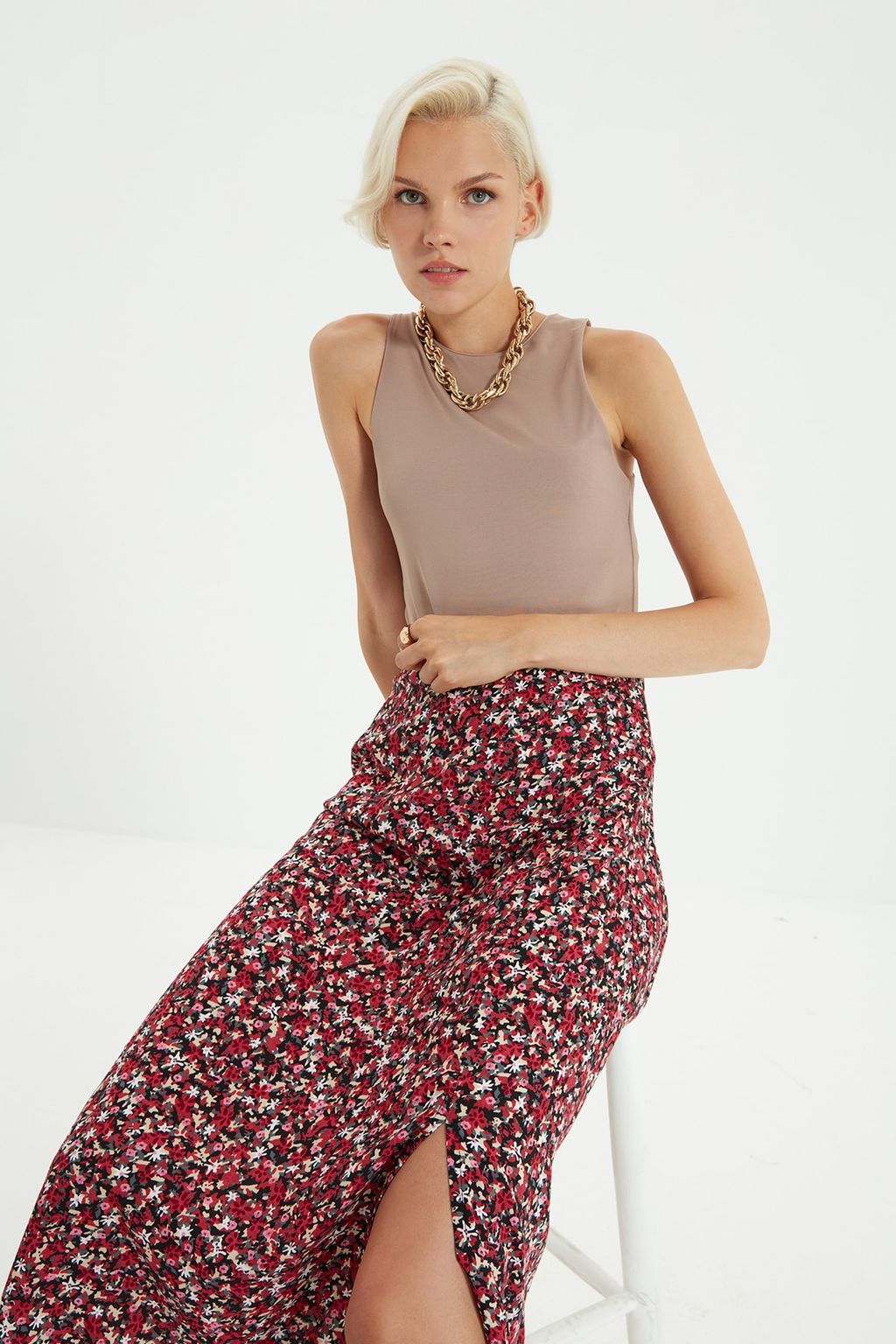 Cok Renkli Y?rtmac Detayl? Cicek Desenli Viskon Kumasl? Midi Dokuma Etek TWOSS20ET0230