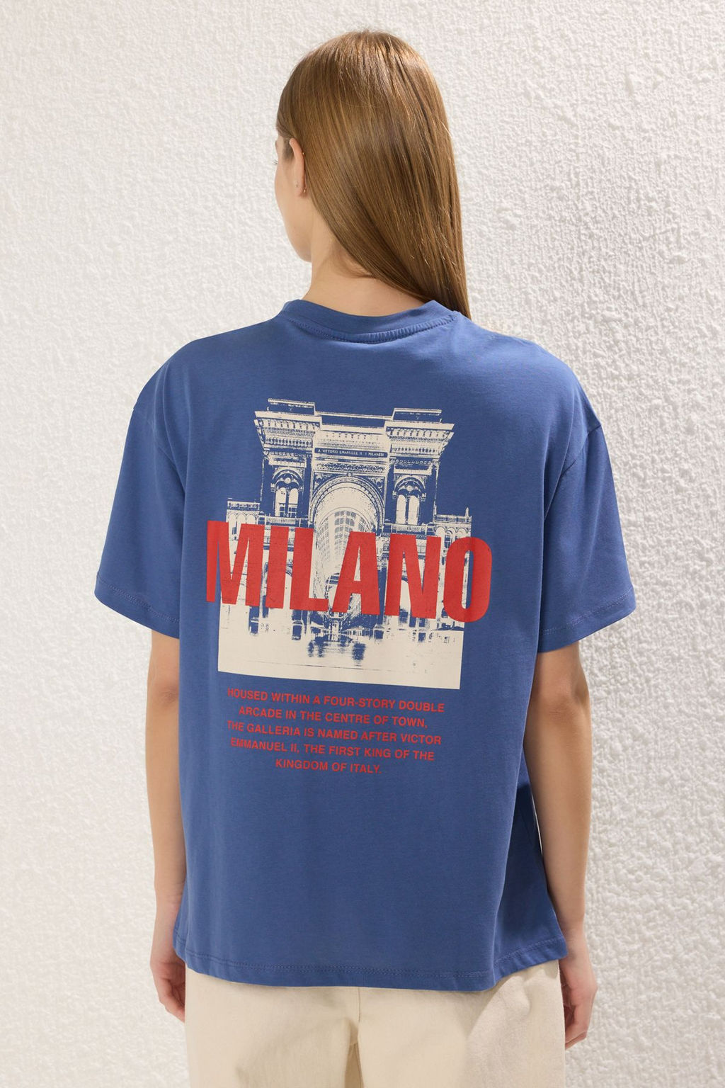 TRENDYOLMILLA Beyaz %100 Pamuk Bask?l? Oversize/Genis Kal?p Bisiklet Yaka Orme T-Shirt TWOSS24TS00066  фото 12