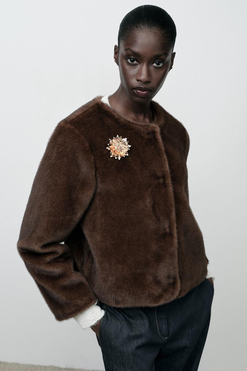 FAUX FUR BROOCH JACKET - Zara фото 2