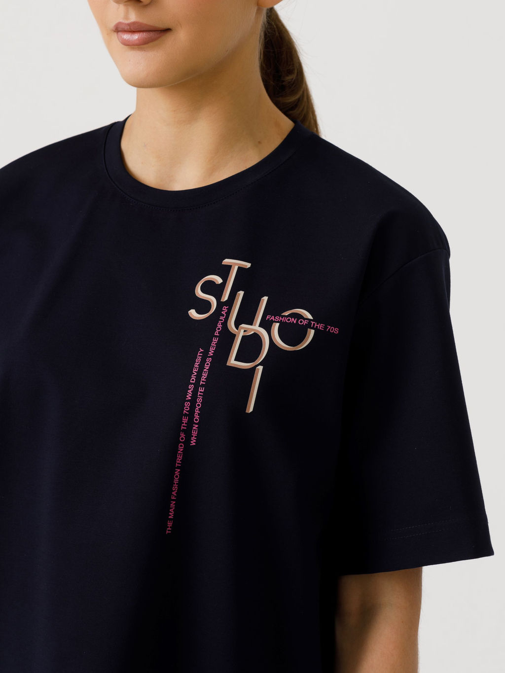 Комплект из футболки и брюк