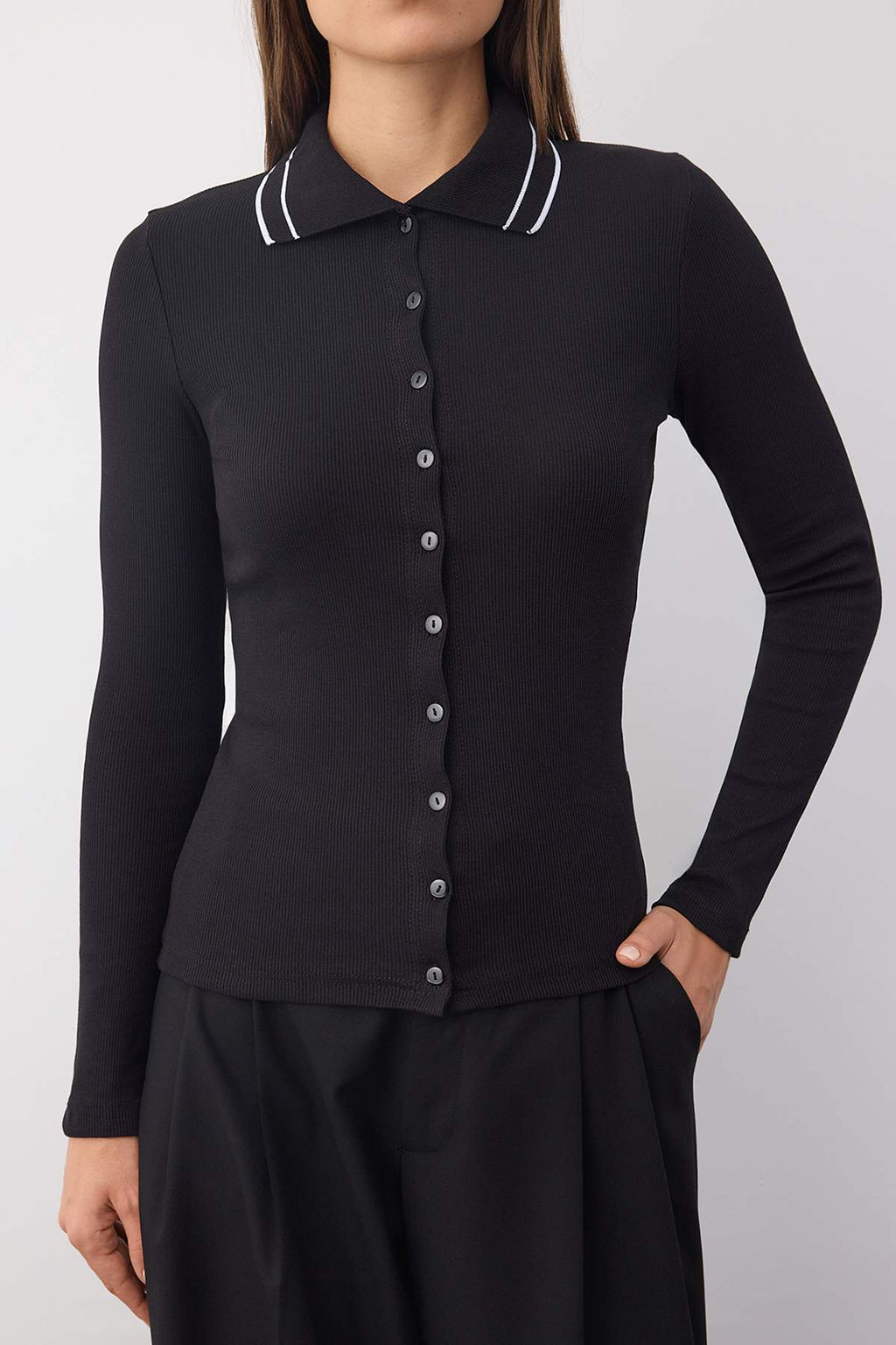 Wardrobe Essentials Siyah Biye Detayl? Dugmeli Slim/Vucuda Oturan Orme Bluz | TWOAW26BZ00010