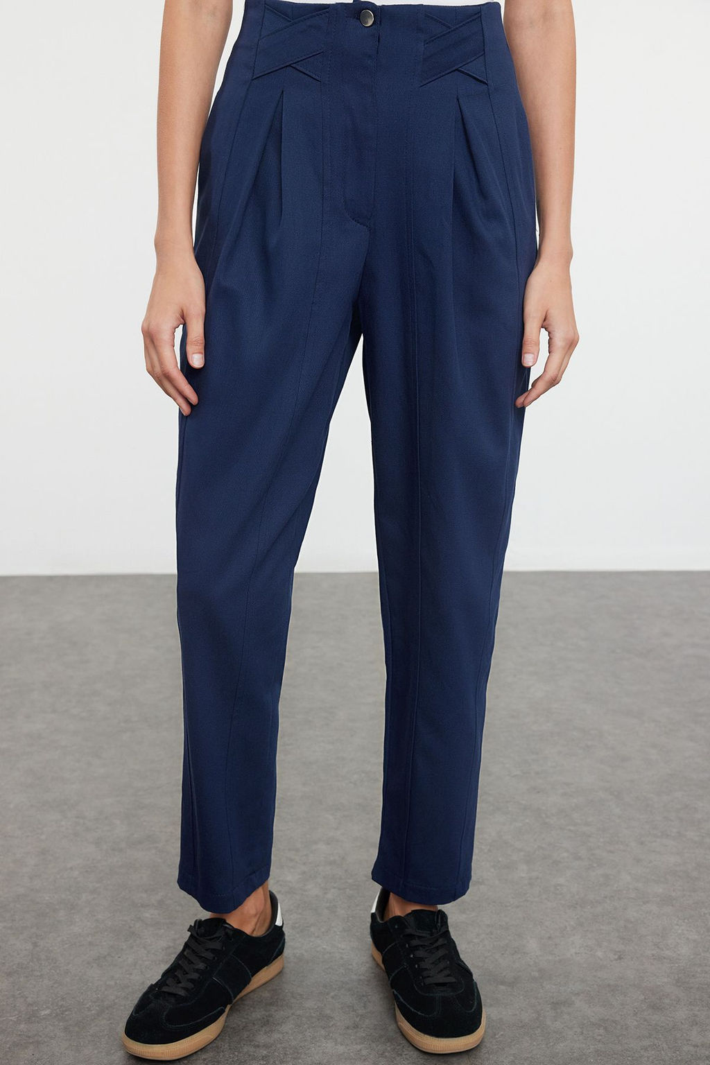 Lacivert Pamuklu Havuc Kal?p Serit Detayl? Dokuma Pantolon TWOAW22PL0342