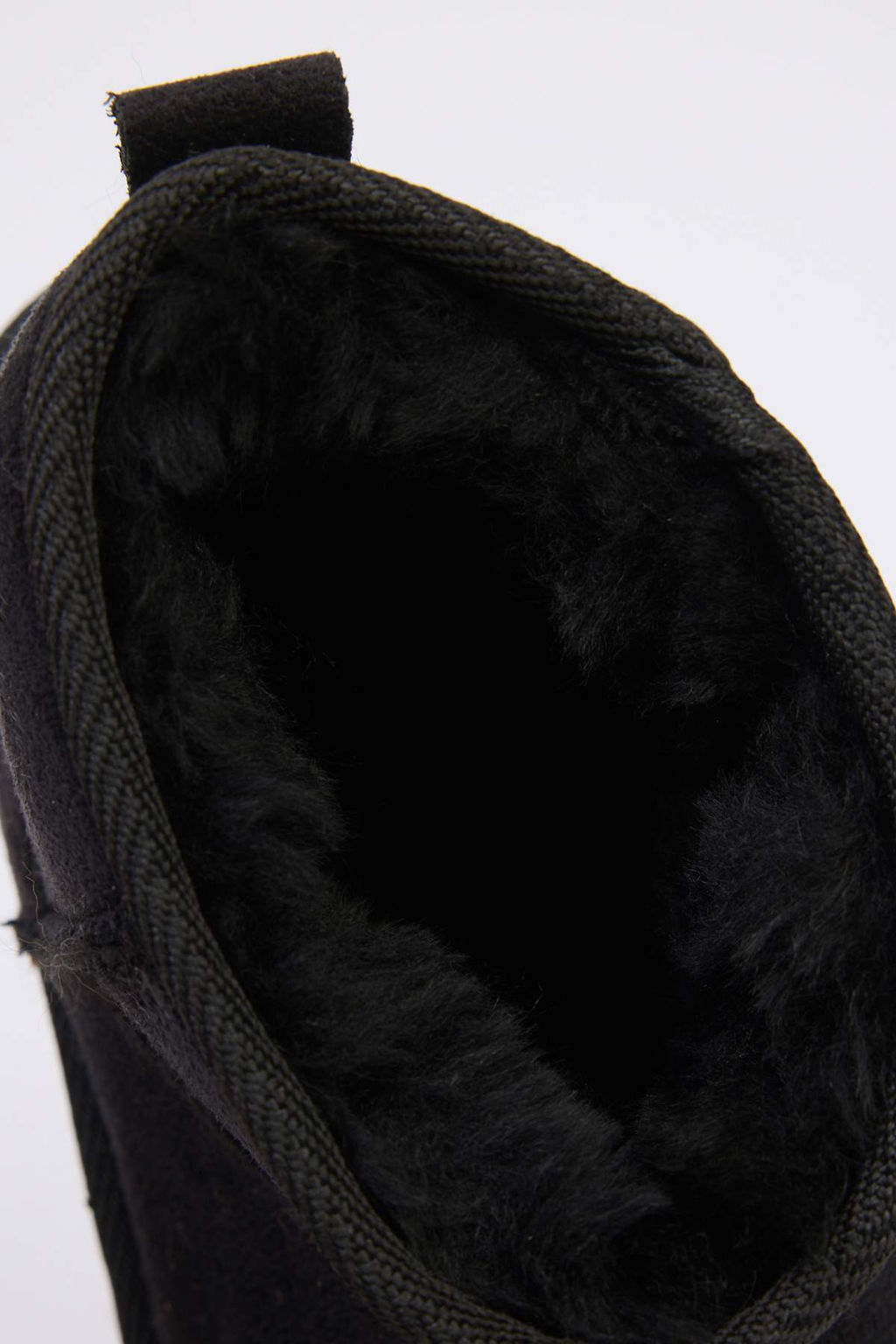 Siyah Ici Kurklu Yuvarlak Burun Duz Topuklu Kad?n Bot TAKAW26BO00001