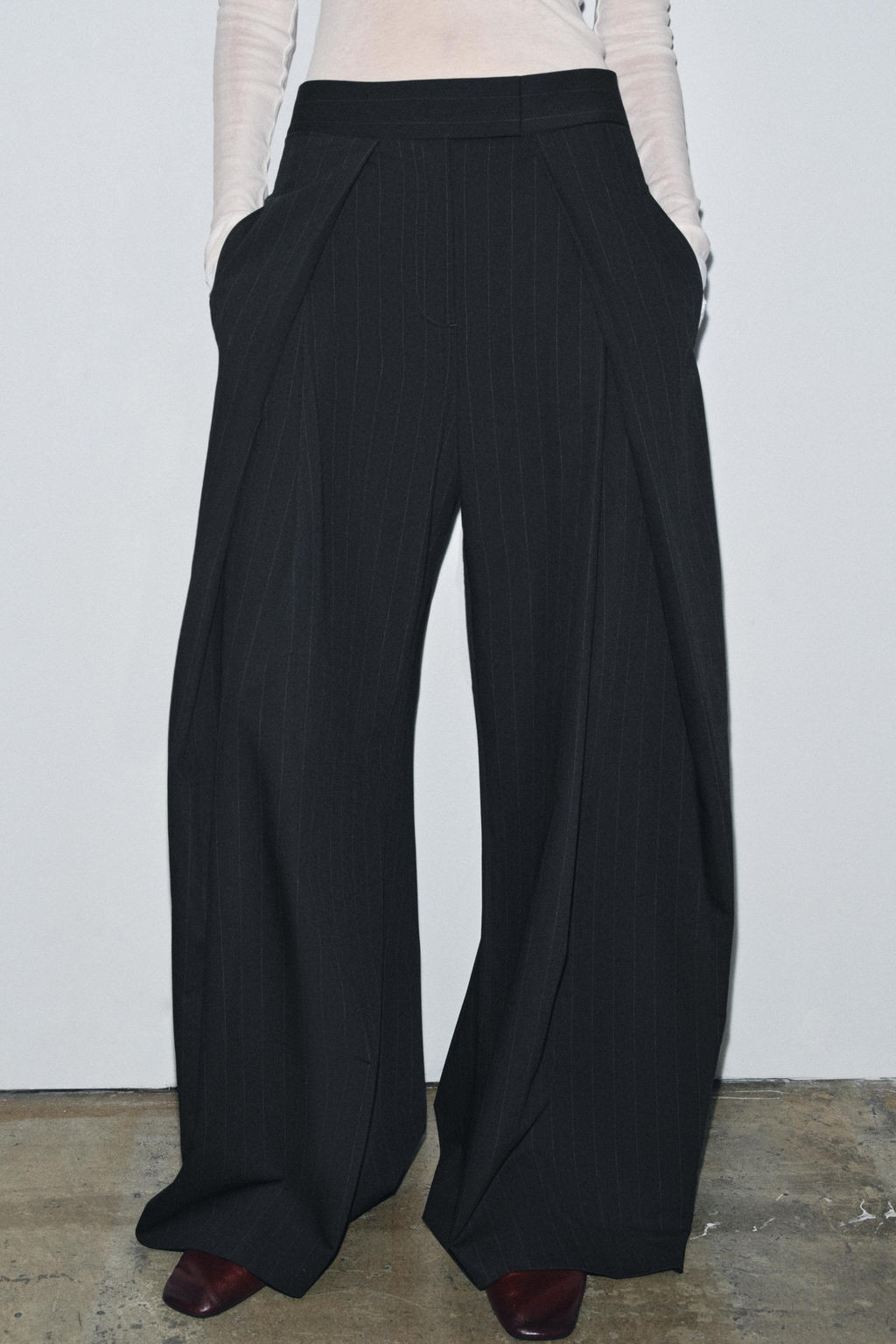 PINSTRIPE DARTED TROUSERS ZW COLLECTION - Zara фото 2