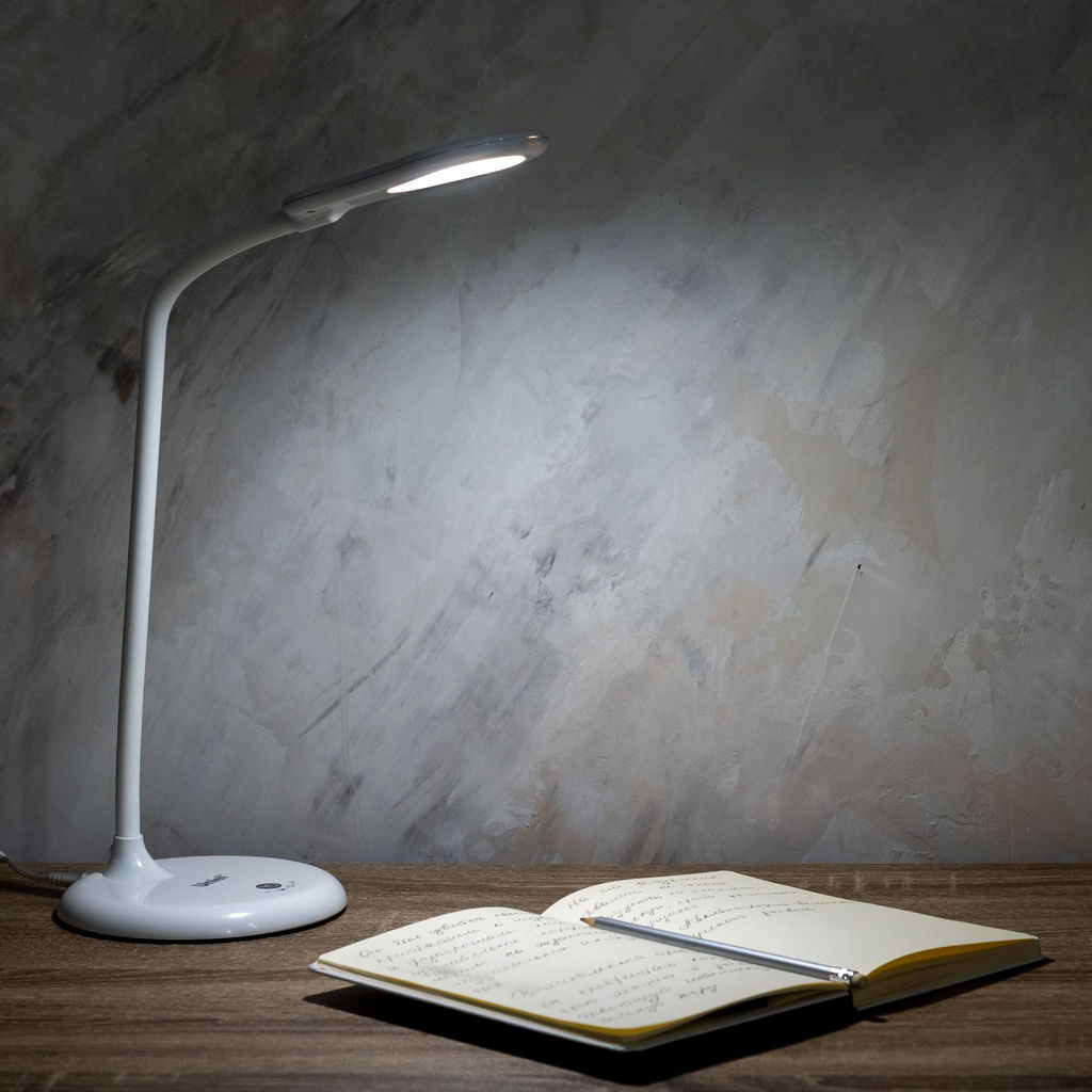 TLD-507 White/Светильник настольный/LED/550Lm/5000K/Цвет-белый