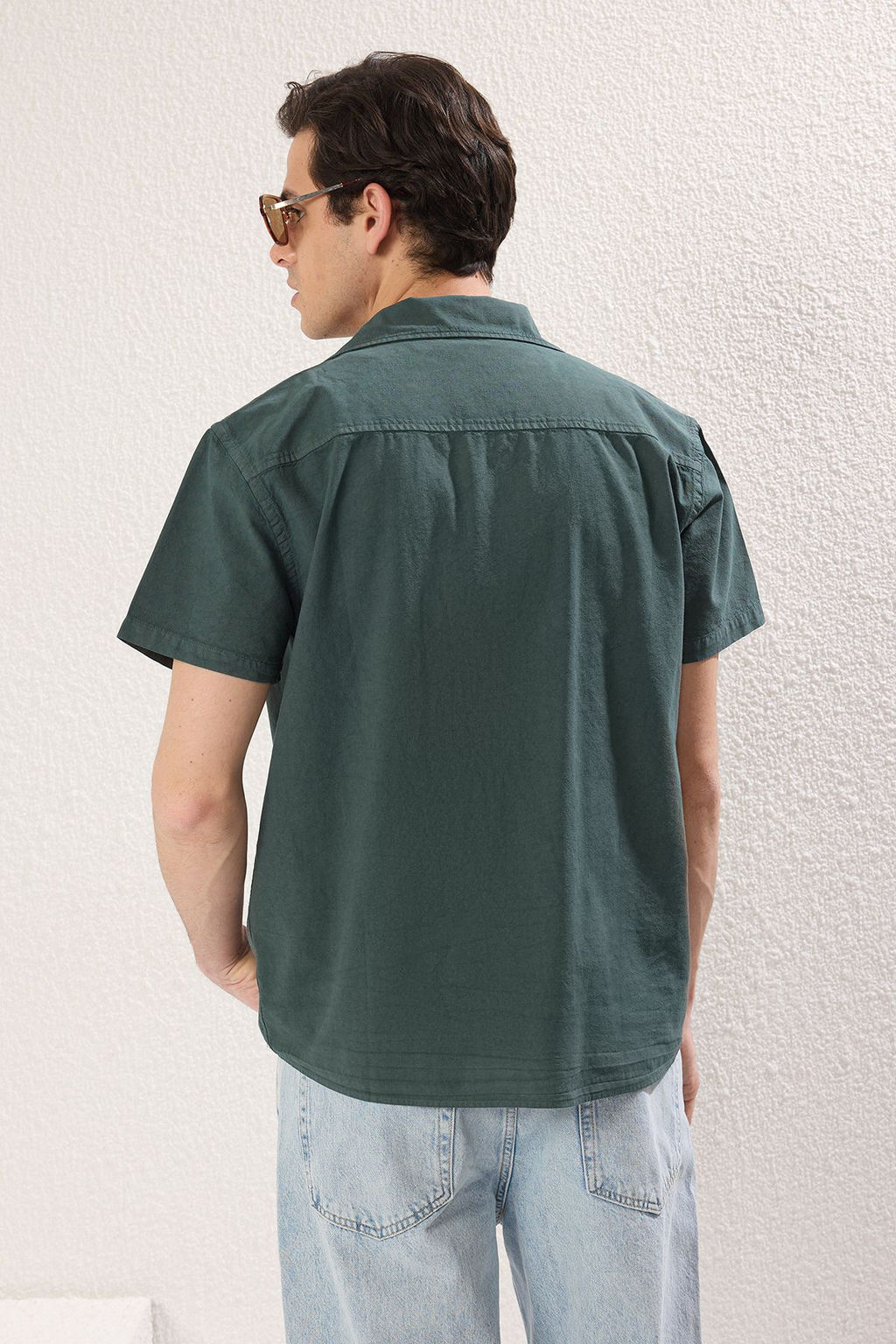 TRENDYOL MAN Koyu Yesil Oversize Fit Apaj Yaka K?sa Kol Keten Gorunumlu %100 Pamuklu Yazl?k Gomlek TMNSS25GO00018 - Trendyolmilla фото 4