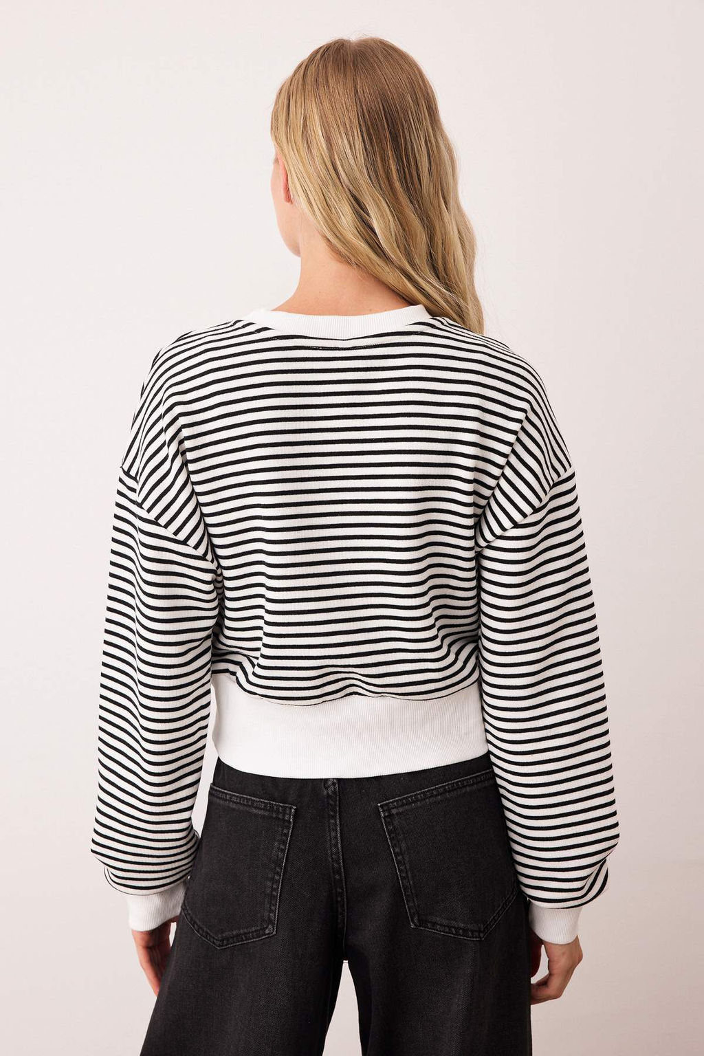 Siyah Cizgili Regular/Normal Kal?p Orme Sweatshirt TWOAW26SW00103 - Trendyolmilla фото 4