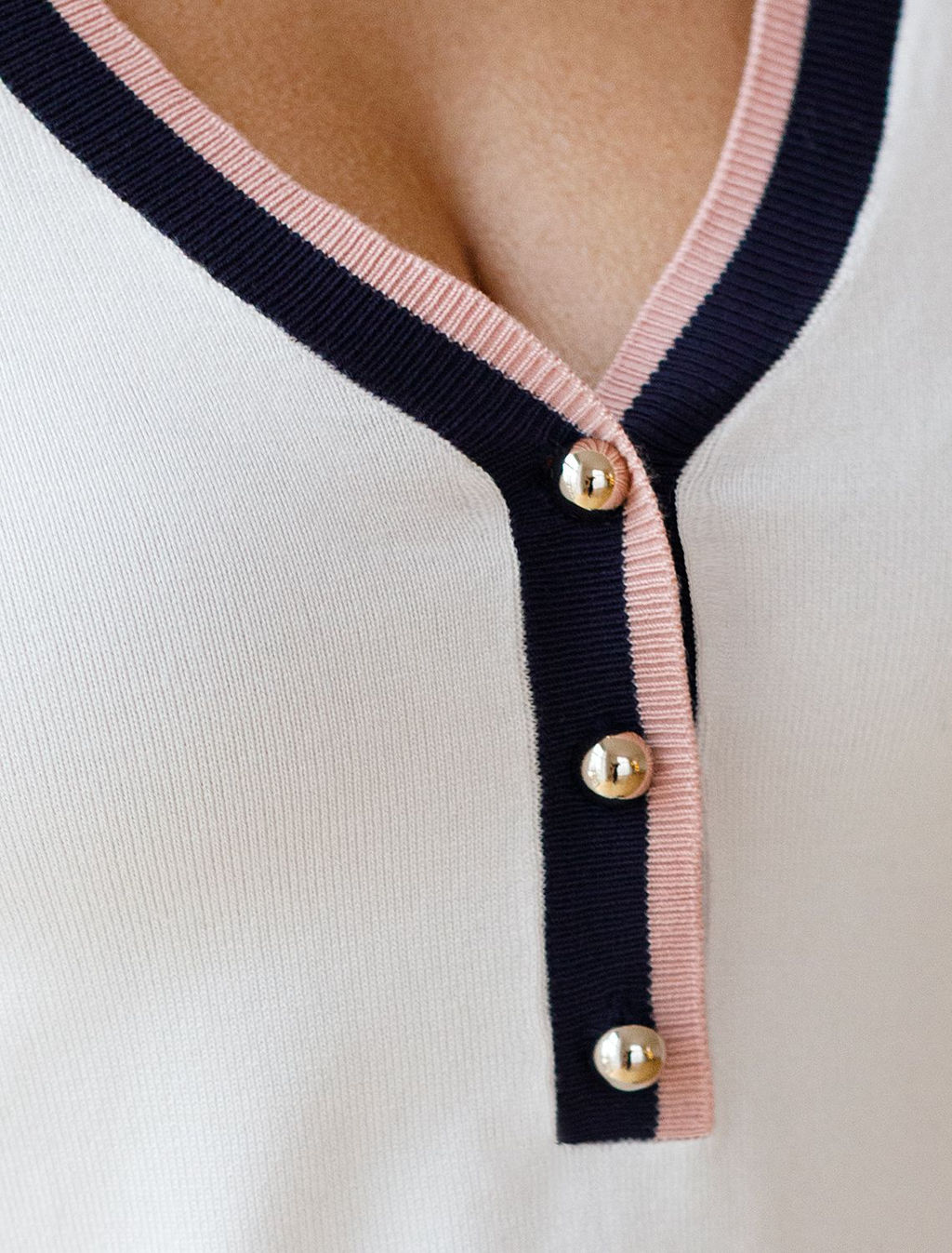 Джемпер с V-вырезом с коротким рукавом из вискозы