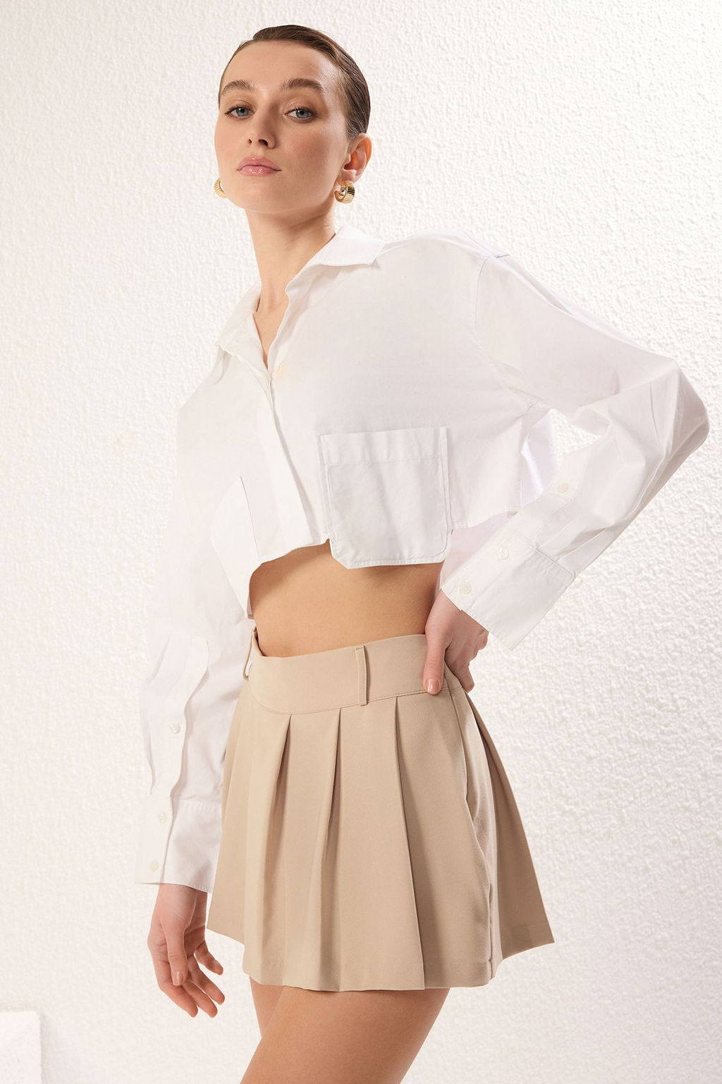 TRENDYOLMILLA Siyah Piliseli Orta Bel Super Mini Dokuma Etek Gorunumlu Sort TWOAW25SR00038  фото 22