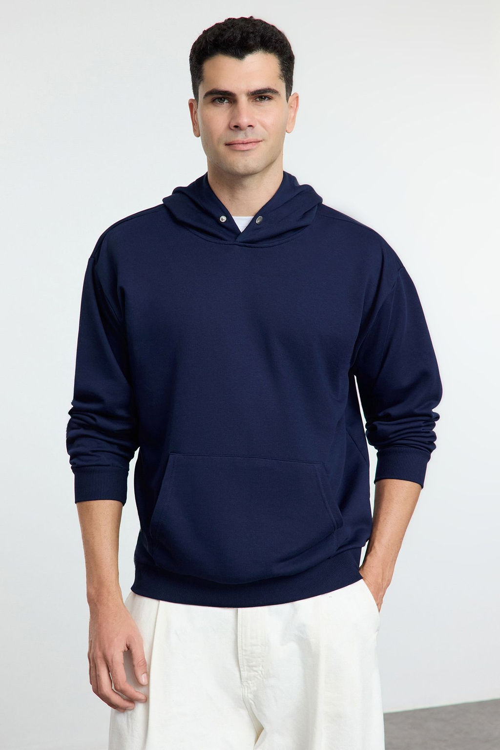 Lacivert Oversize/Genis Kesim C?tc?t Detayl? Basic Kapusonlu Sweatshirt TMNAW25SW00109 - Trendyolmilla фото 2