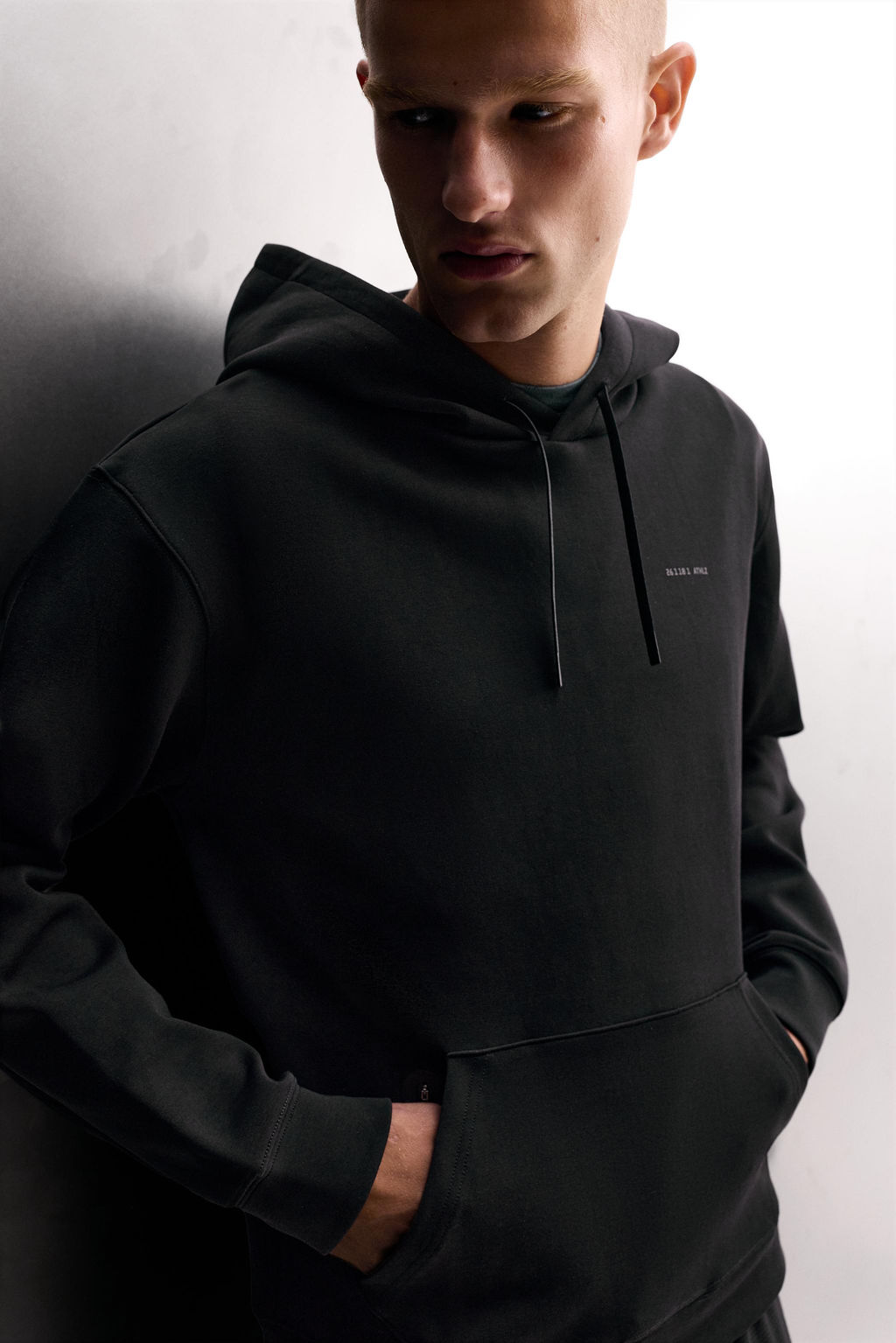 SUDADERA T?CNICA CAPUCHA / Negro - Zara фото 5