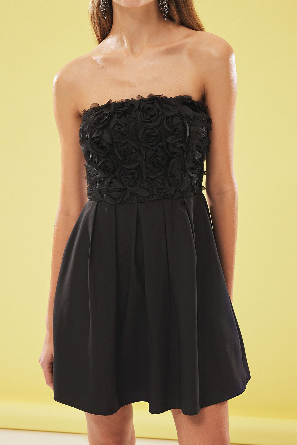 TRENDYOLMILLA Siyah 3 Boyutlu Gul Detayl? Mini S?k Elbise TPRSS25EL00129  фото 4