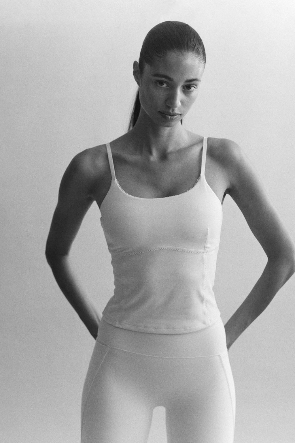 Top de deporte SoftMove con sujetador integrado - H&m фото 9