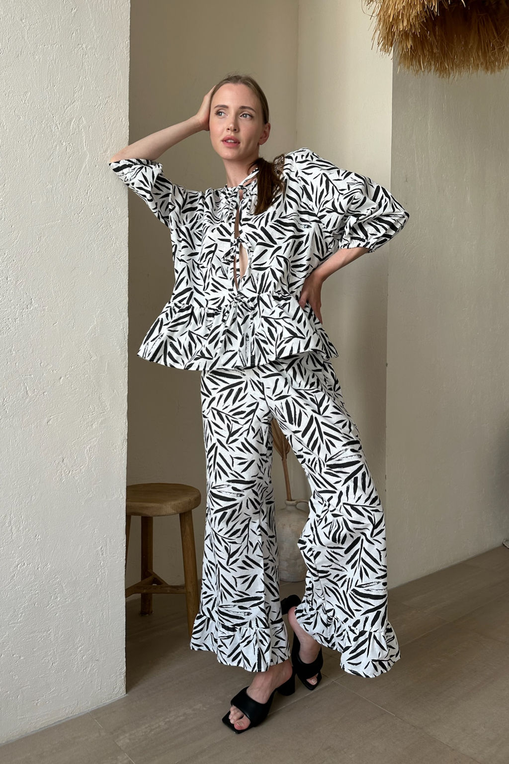 Костюм женский SET070/06/Белый, черный