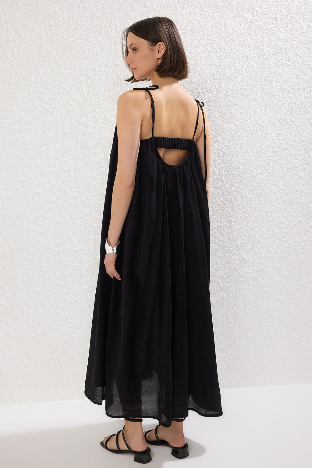 TRENDYOLMILLA Yag Yesili Genis Kesim Maxi Dokuma Elbise TWOSS25EL00051