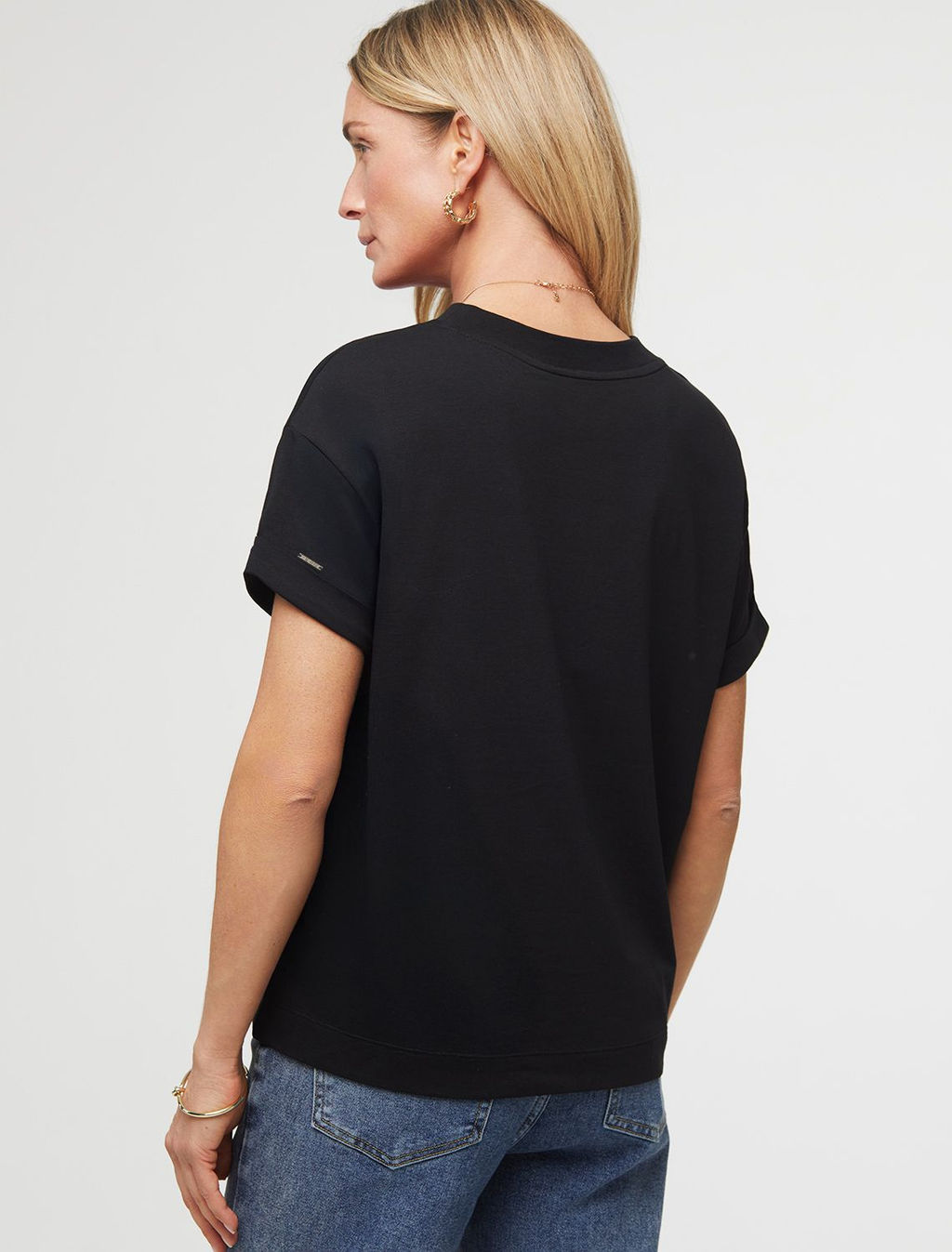 D49.117 Футболка женская черный