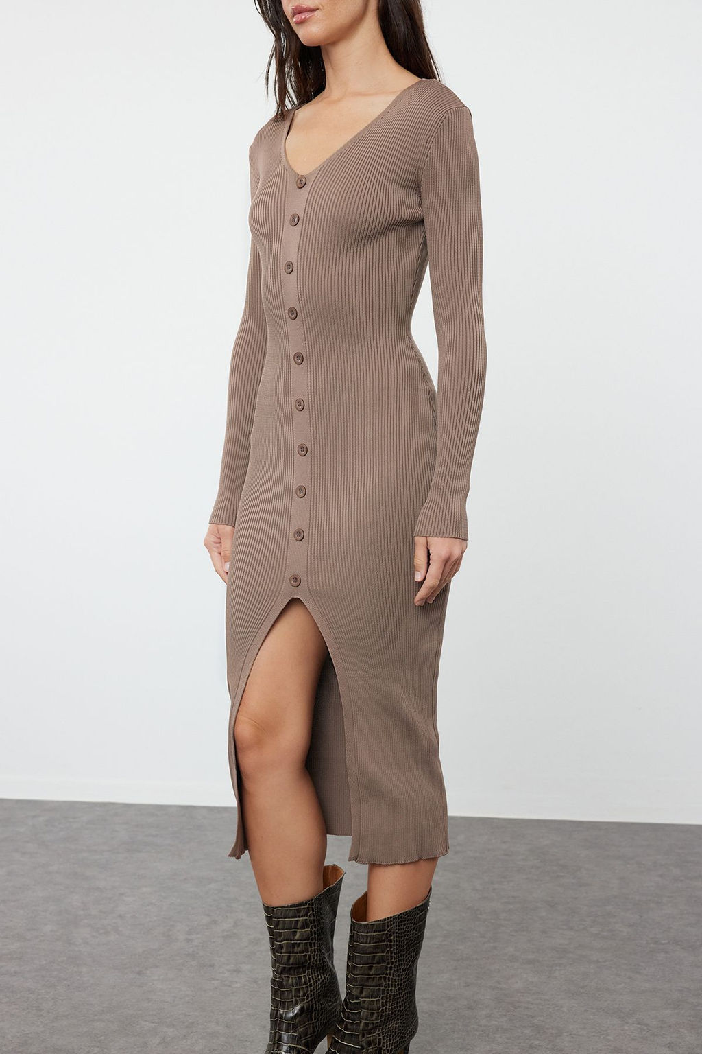 TRENDYOLMILLA Kahverengi Midi Triko Bodycone Elbise TWOAW25EL00045  фото 4
