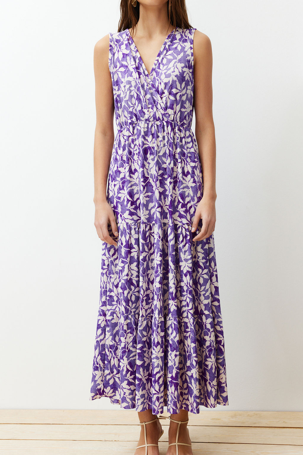 Koyu Mor Cicekli A-line V Yaka Kolsuz A-Line Polyester Kaskorse Maxi Elbise TWOSS22EL1588