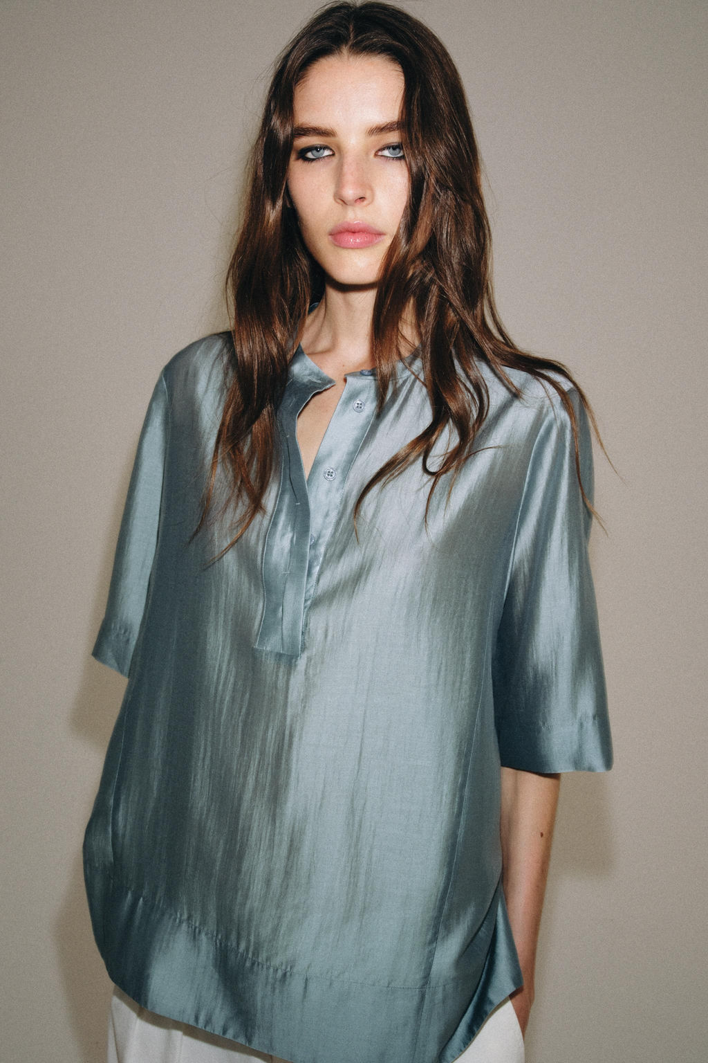 BLUSA FLUIDA MANGA CORTA ZW COLLECTION / Gris azul - Zara фото 4