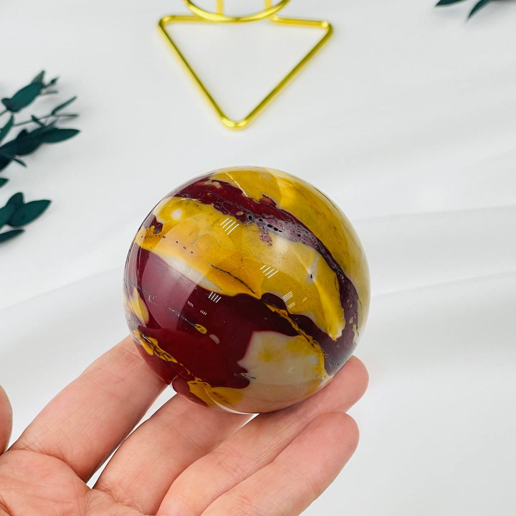 Шар из Яшмы (Мукаит) на подставке
