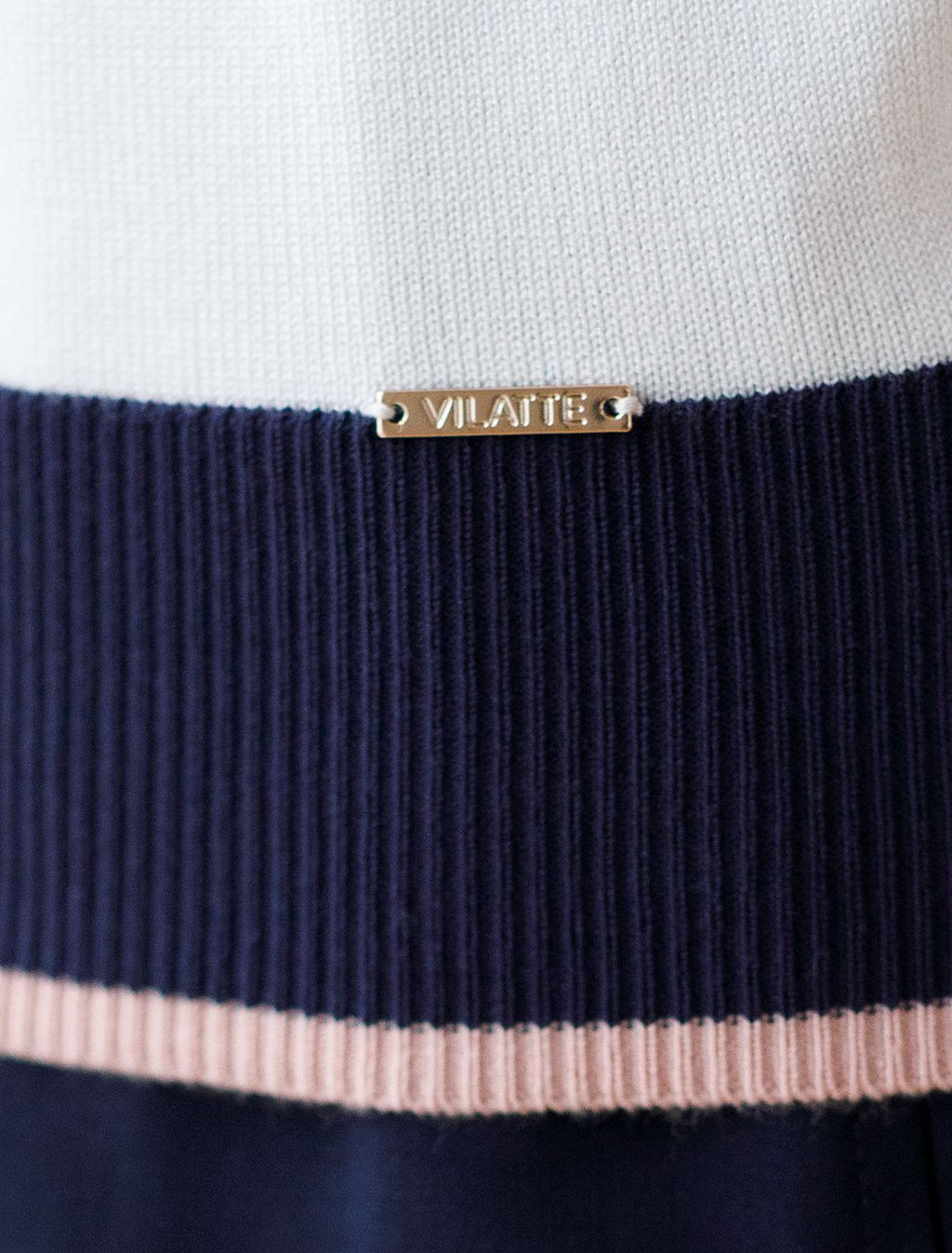 Джемпер с V-вырезом с коротким рукавом из вискозы