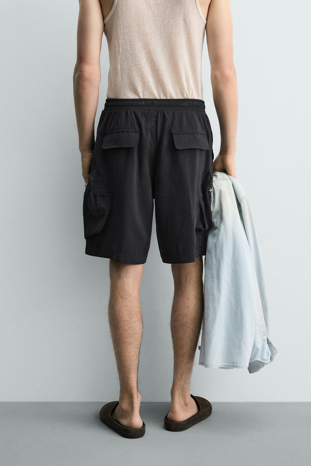 BERMUDA CARGO FLUIDA RELAXED FIT / Negro