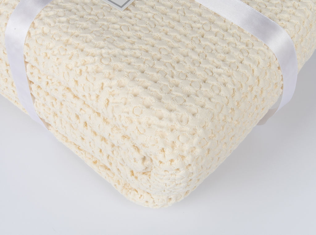 4397 Плед 240*220 цв. молочный рис. 11-0606