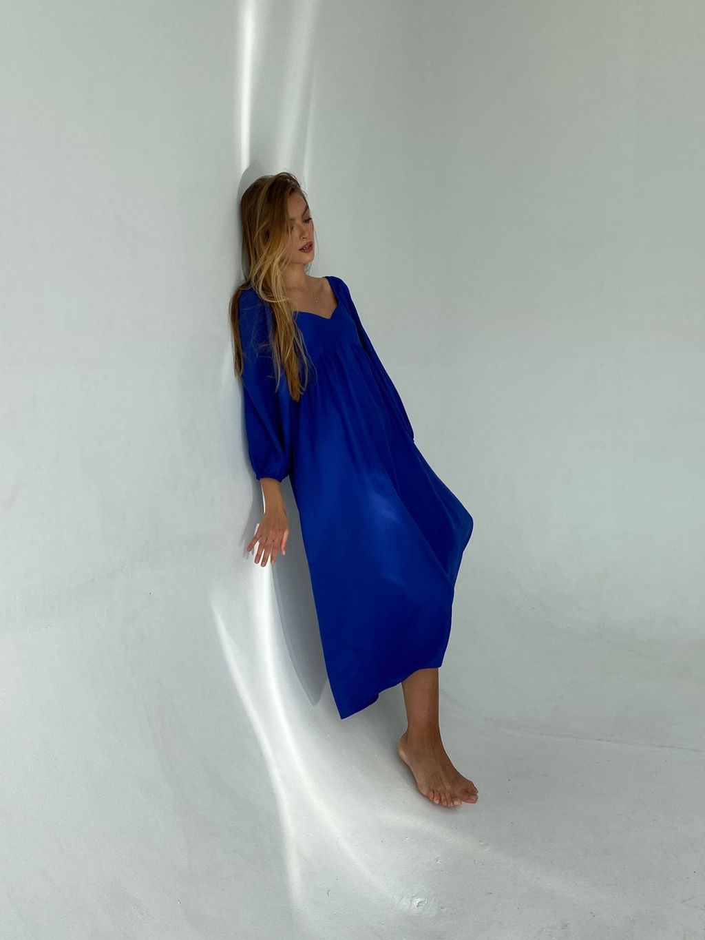 Платье-миди с пышными рукавами в цвете кобальт - Martichelli фото 3
