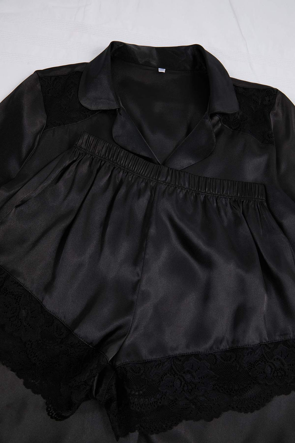 Siyah Dantel Detayl? Saten Sortlu Dokuma Pijama Tak?m? THMSS26PT00102