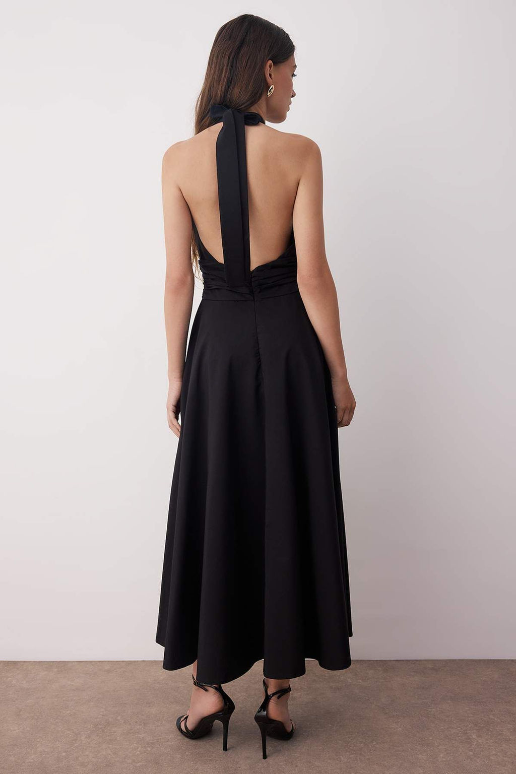 Siyah Dekolteli Boyundan Baglamal? Poplin Astarl? Dokuma Elbise TWOSS25EL00890