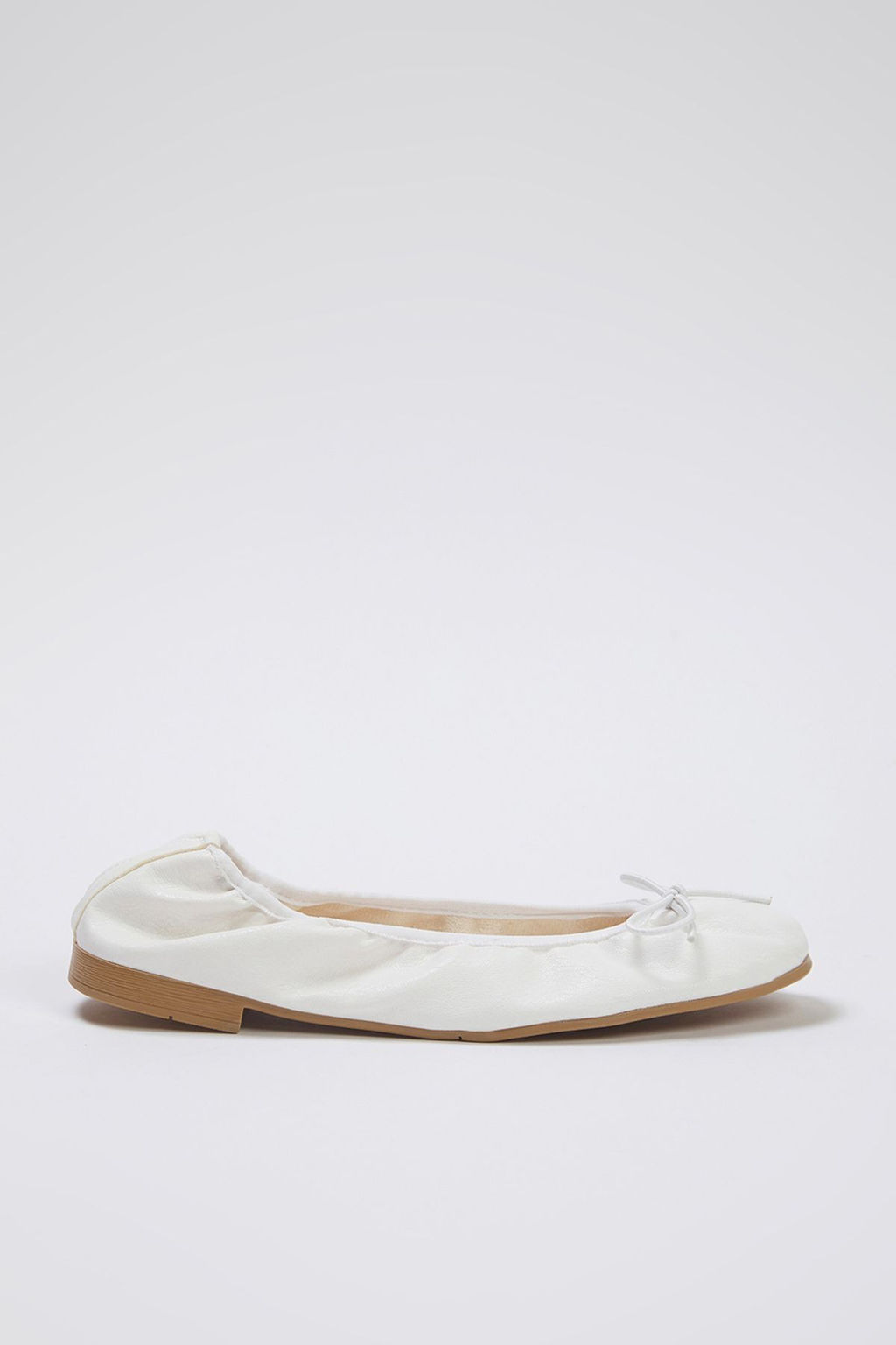 Beyaz Fiyonklu Katlanabilir Esnek Taban Kad?n Babet TAKSS25BE00016