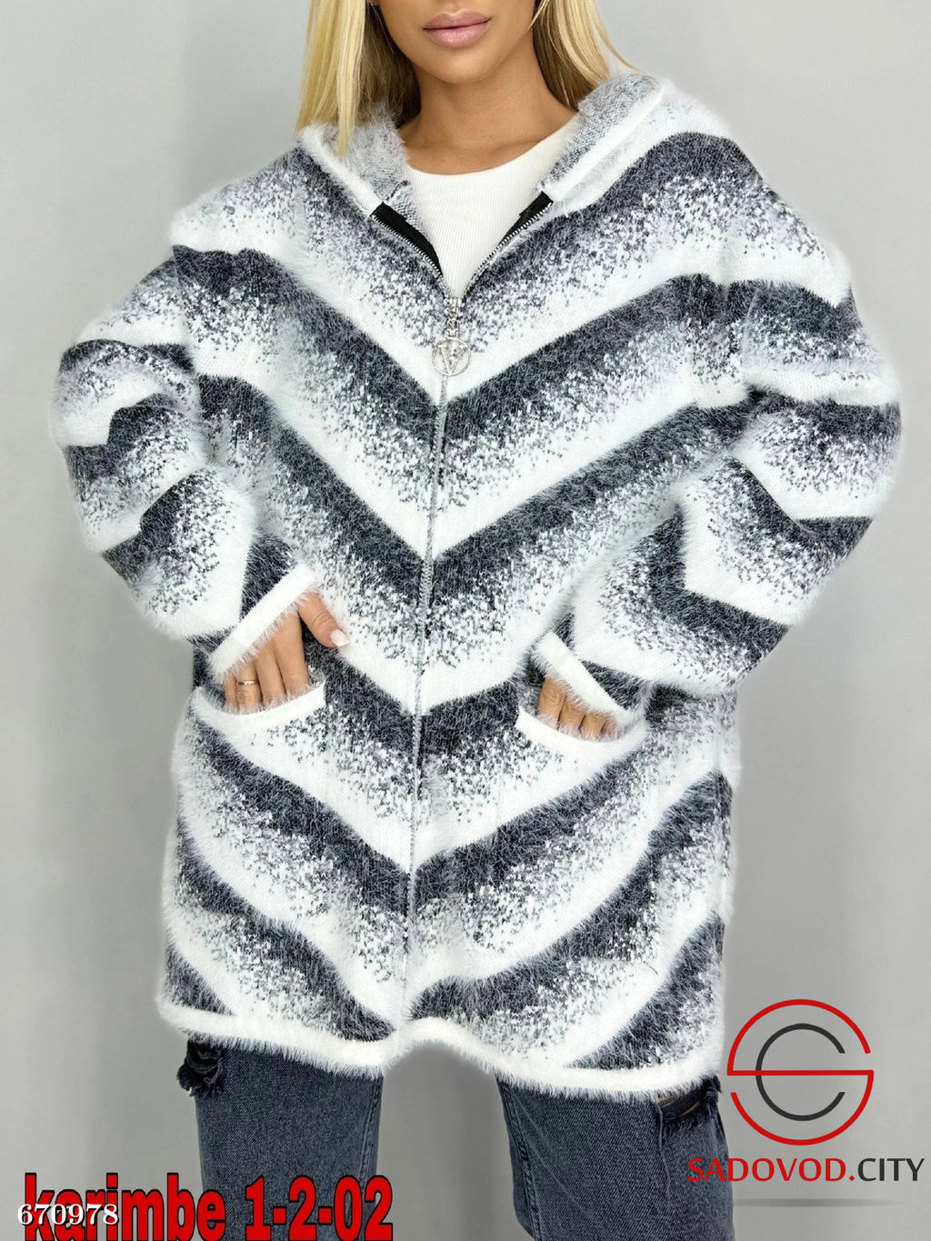 Женский кардиган пушистый с капюшоном