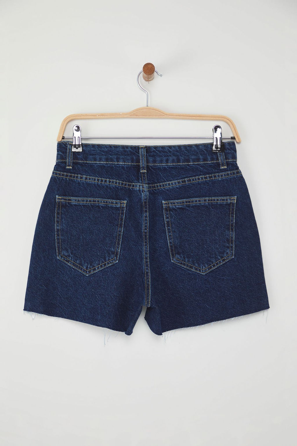 TRENDYOLMILLA Koyu Mavi Paca Kesikli Mini Denim Sort TWOSS25SR00174  фото 7